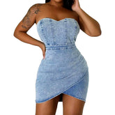 Vestido vaquero sin tirantes con estampado de tulipán